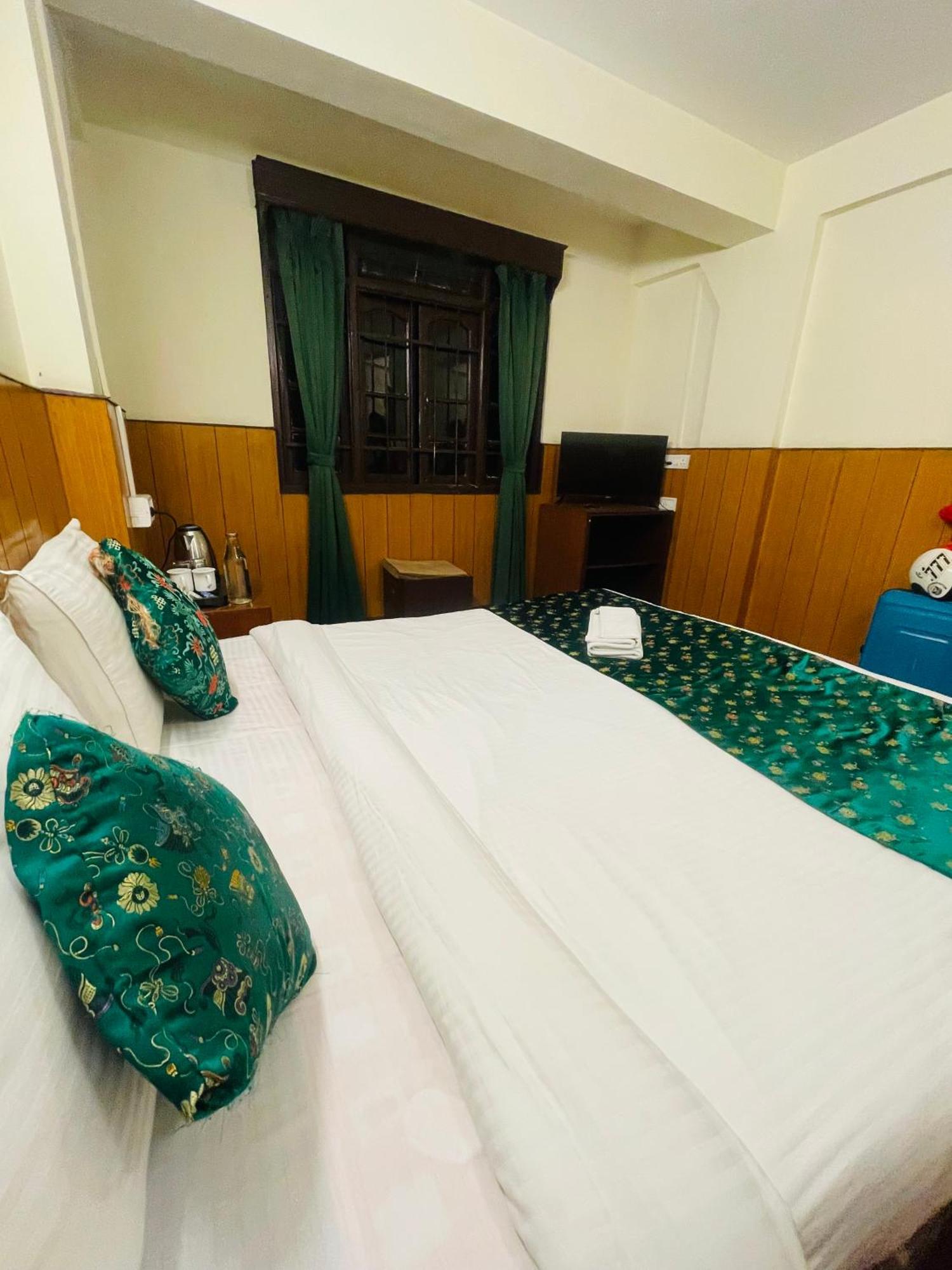 Hotel Palm Street Near Taj Agra  Zewnętrze zdjęcie