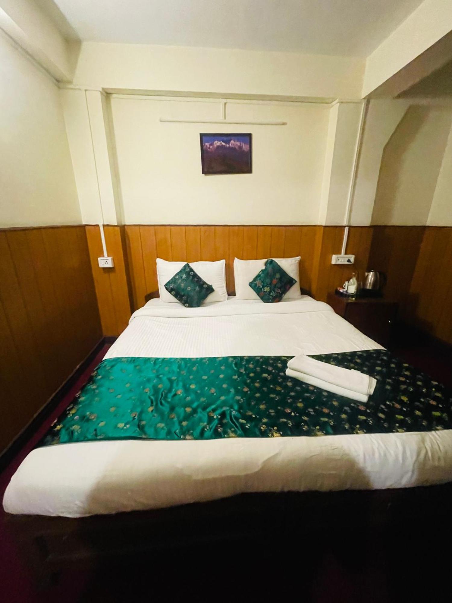 Hotel Palm Street Near Taj Agra  Zewnętrze zdjęcie