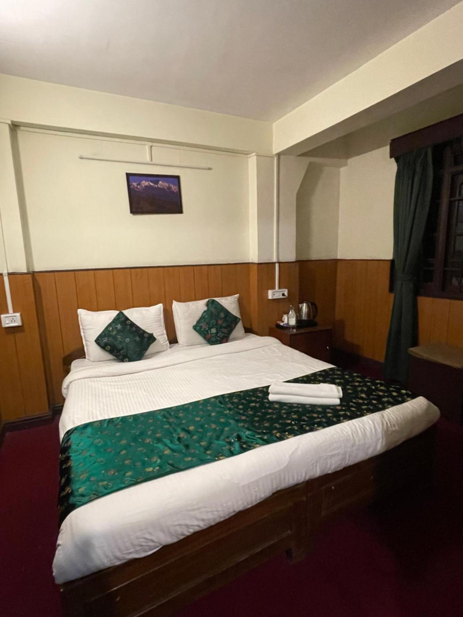 Hotel Palm Street Near Taj Agra  Zewnętrze zdjęcie