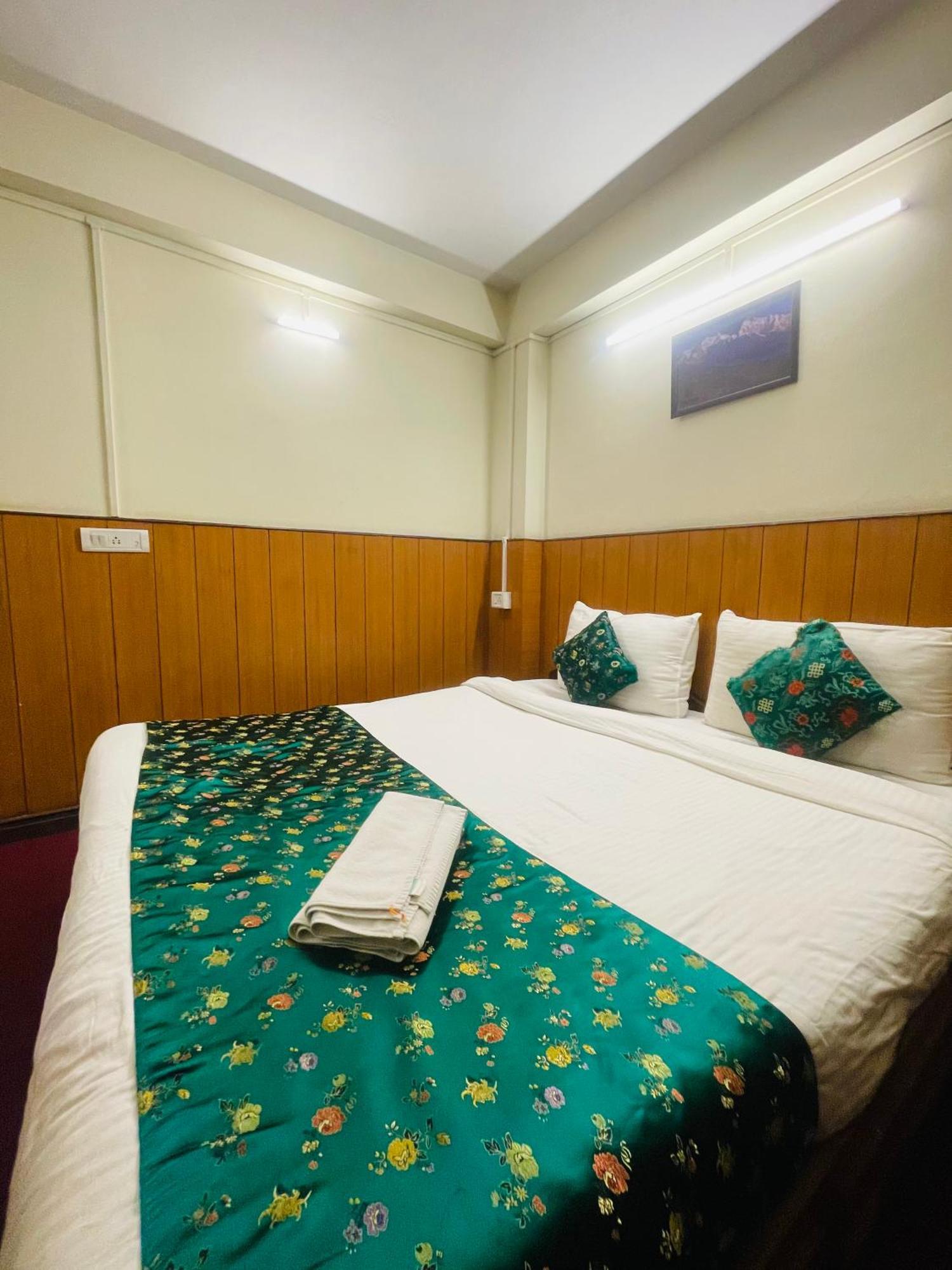 Hotel Palm Street Near Taj Agra  Zewnętrze zdjęcie